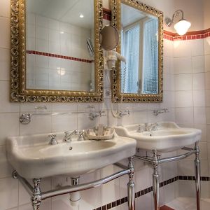 Camera familiare con letto queen size